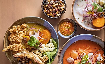 Ceviche peruano y platos típicos en tour gastronómico en Lima
