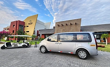 Traslado turístico privado en van (movilidad KINTU) para tours en Perú desde Colombia