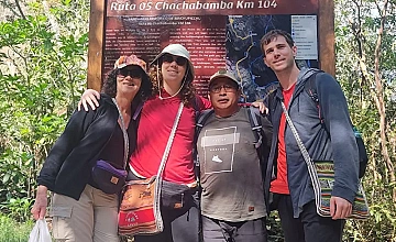 Viajeros en el Camino Inca a Machu Picchu, ruta de trekking en Cusco