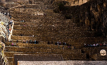 Ollantaytambo, Valle Sagrado: ruinas incas y terrazas junto a la montaña