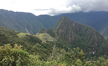 Entrada a Machu Picchu, Cusco: vista del valle y montaña Huayna Picchu